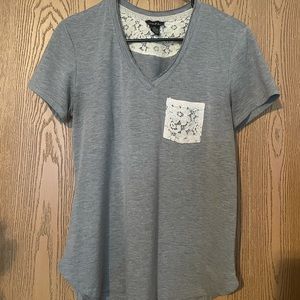 🌟Rue 21 grey t-shirt w/ lace pocket